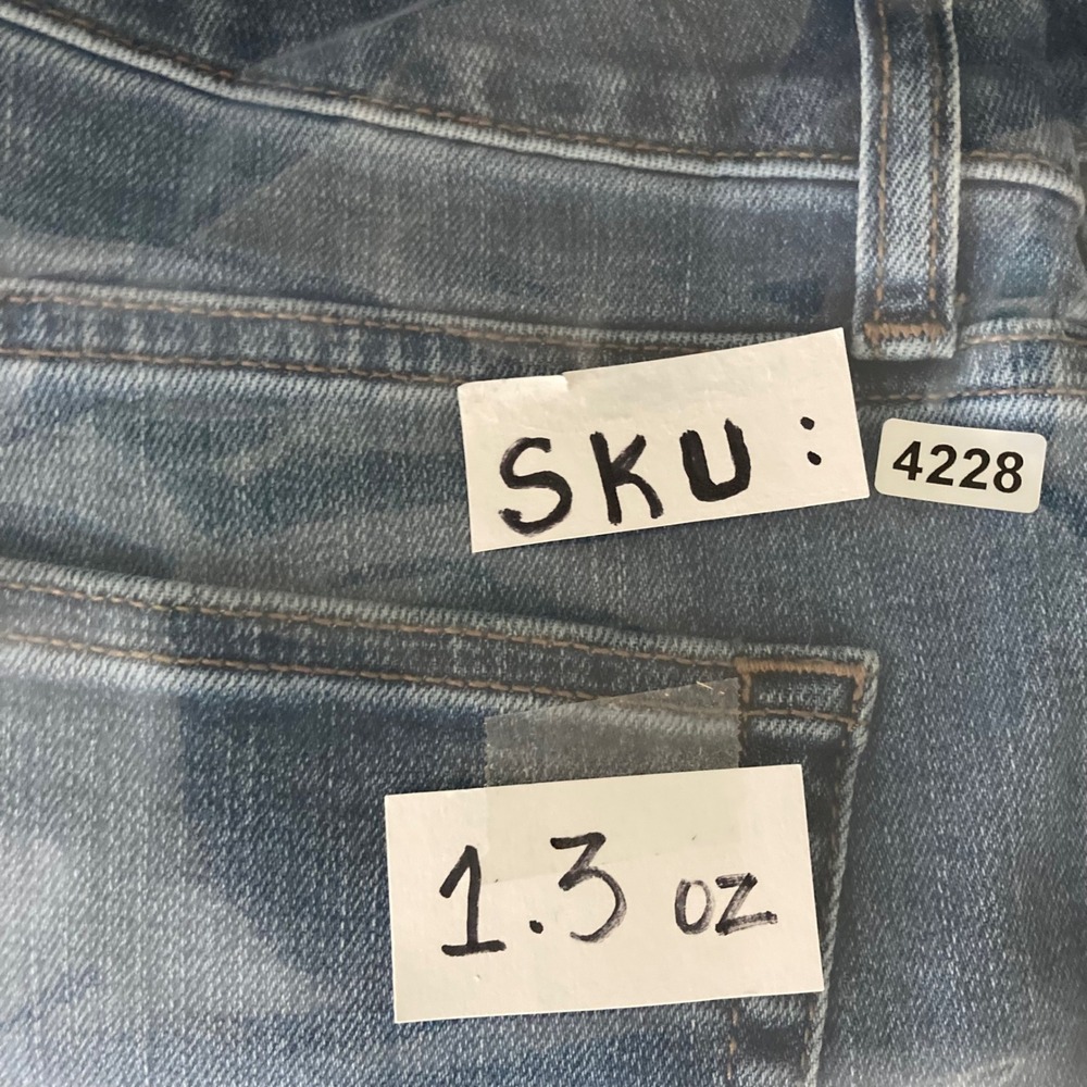 St Johns Bay Straight Leg Jeans Womens 10 Medium Wash Blue Denim Stretch - Picture 8 of 8
